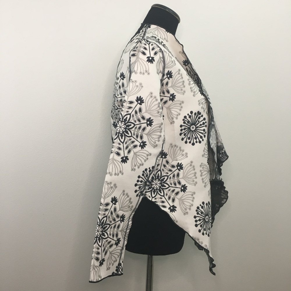 Chic Jacket With Bold Pattern & Open Front - image 4